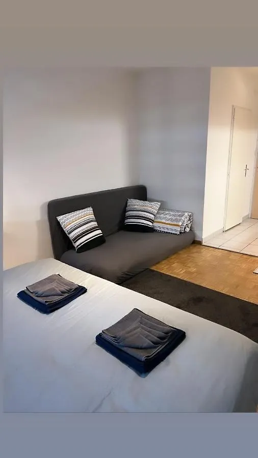 Quenn Bee Studio Apartment Geneva 0*,  Switzerland
